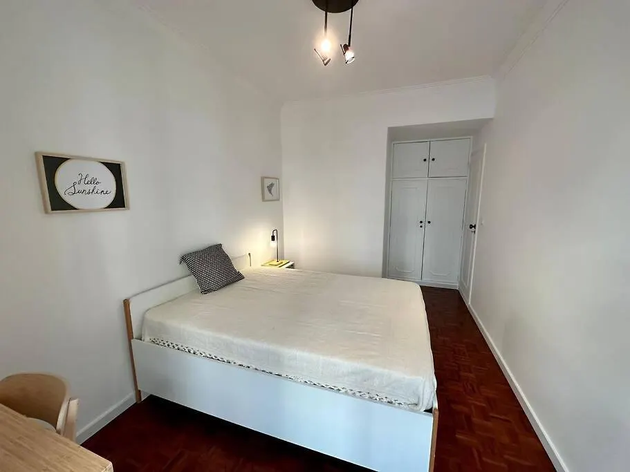 Double Room With Balcony Lisbon Apartment